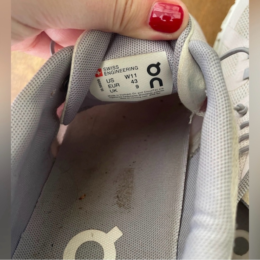 Oncloud Running Shoes in Lilac - Picture 4 of 5